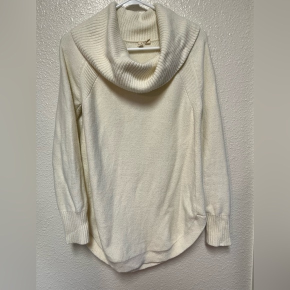 Moth Anthropologie Cream Brenta Cowl Neck Sweater Curved Hem Oversized Size Sm - Picture 1 of 8